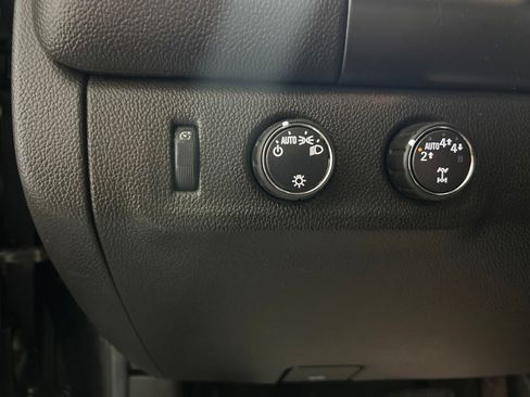 Used 2018 Chevrolet Colorado LT AWD/4WD image 25