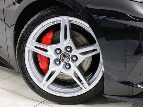 Used 2025 Chevrolet Corvette Stingray Premium Conv w/ Z51 Performance Package RWD image 12