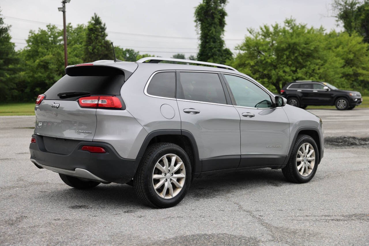 Used 2017 Jeep Cherokee Limited AWD/4WD image 5
