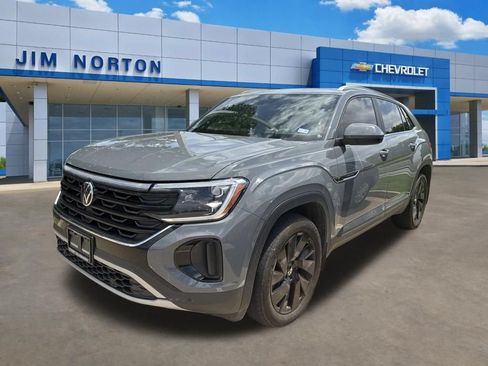 Used 2024 Volkswagen Atlas Cross Sport SE w/ Panoramic Sunroof Package FWD image 1