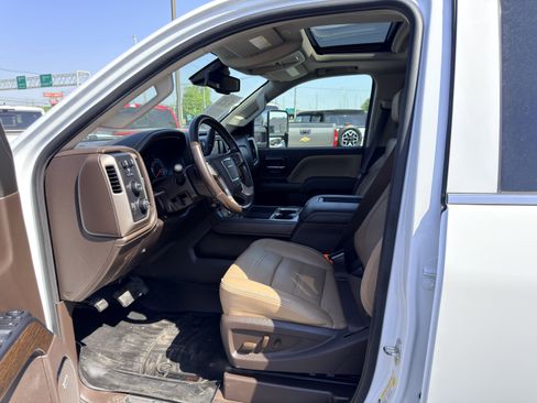Used 2019 GMC Sierra 2500 Denali w/ Duramax Plus Package AWD/4WD image 13