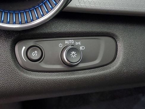 Used 2025 Chevrolet Trax LT FWD image 21