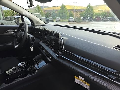 New 2025 Kia Sportage LX image 7