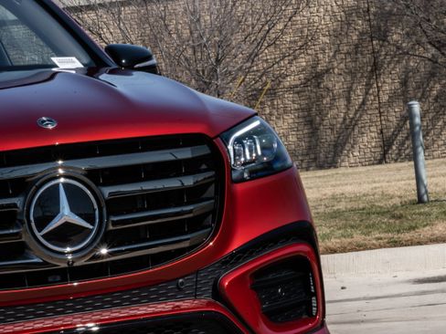 Used 2024 Mercedes-Benz GLS 450 4MATIC image 7