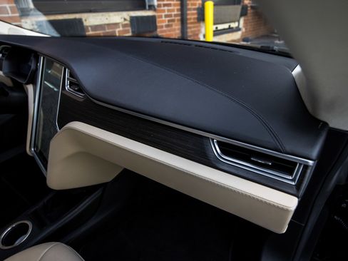 Used 2014 Tesla Model S 85 image 25