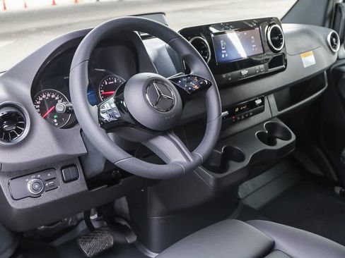 Used 2025 Mercedes-Benz Sprinter 2500 image 12