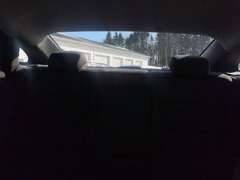 Used 2017 Chevrolet Malibu LT image 9