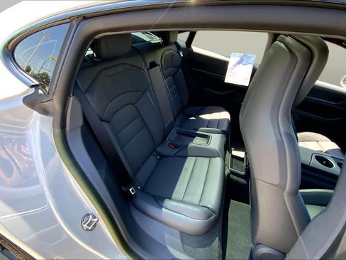 Used 2022 Porsche Taycan RWD image 17