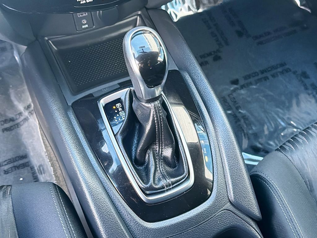 Used 2017 Nissan Rogue SV FWD image 16