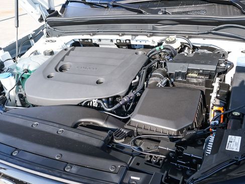 New 2026 Volvo XC40 B5 Plus w/ Protection Package Premier image 39