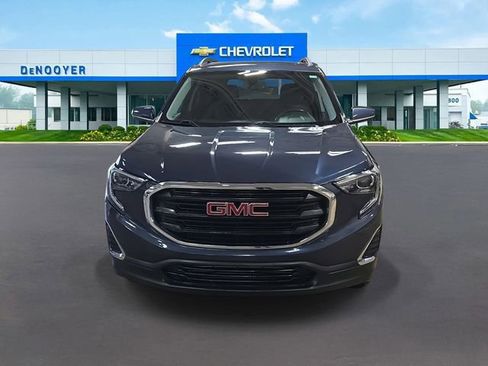 Used 2018 GMC Terrain SLE w/ Driver Convenience Package image 2