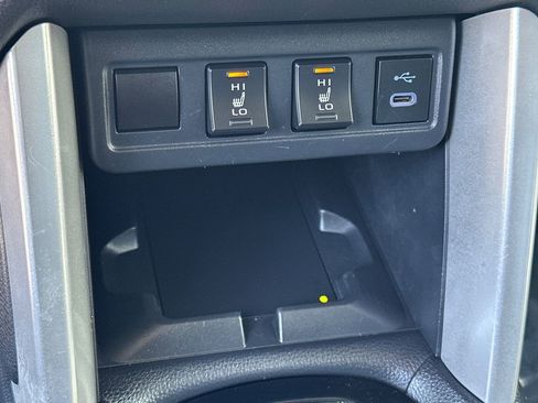 Used 2024 Toyota Corolla Cross XLE FWD image 27