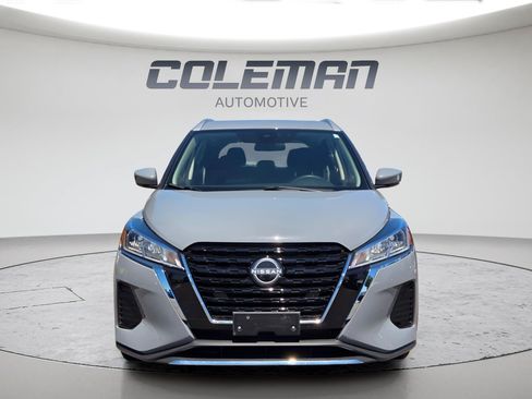Used 2023 Nissan Kicks SV FWD image 2