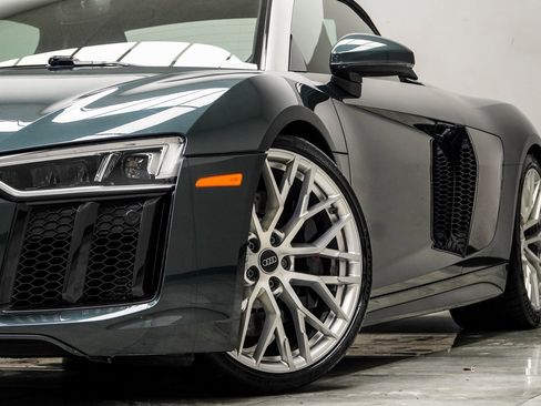 Used 2017 Audi R8 V10 w/ Carbon Exterior Package image 3