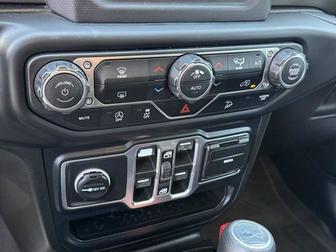 Used 2019 Jeep Wrangler Unlimited Sport S AWD/4WD image 32