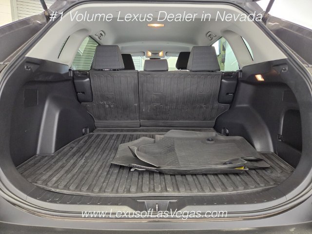 Used 2021 Toyota RAV4 LE AWD/4WD image 19