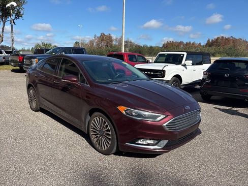 Used 2017 Ford Fusion SE w/ Fusion SE Technology Package image 3