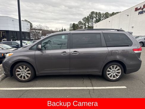 Used 2013 Toyota Sienna XLE image 8