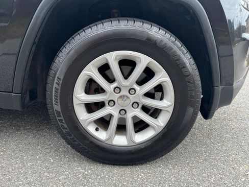 Used 2016 Jeep Grand Cherokee Laredo w/ Quick Order Package 23E image 8