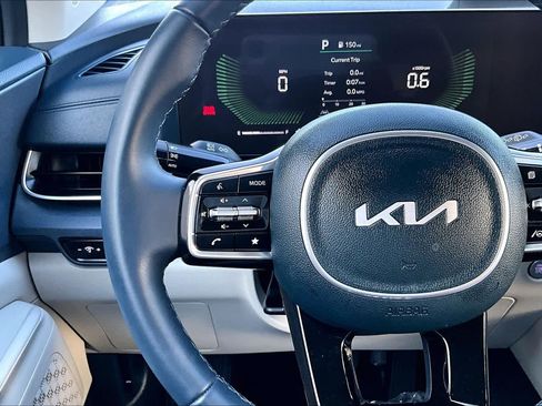 Used 2026 Kia Carnival EX FWD image 23