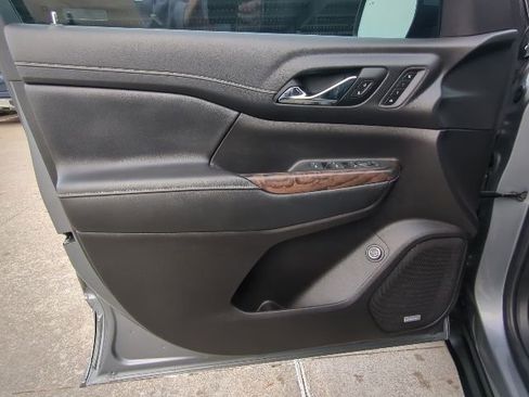 Used 2021 GMC Acadia Denali w/ Denali Technology Package image 17