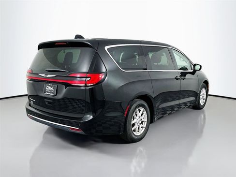 Used 2024 Chrysler Pacifica Touring-L FWD image 13