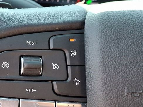 Used 2023 Cadillac Escalade ESV Premium Luxury image 28