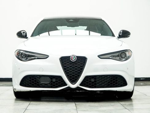 Used 2023 Alfa Romeo Giulia Veloce RWD image 8
