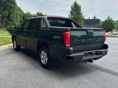 Used 2003 Chevrolet Avalanche 4x4 w/ Suspension Package, Off-Road image 3