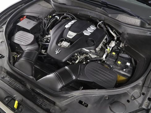 Used 2018 Maserati Levante GranSport image 24