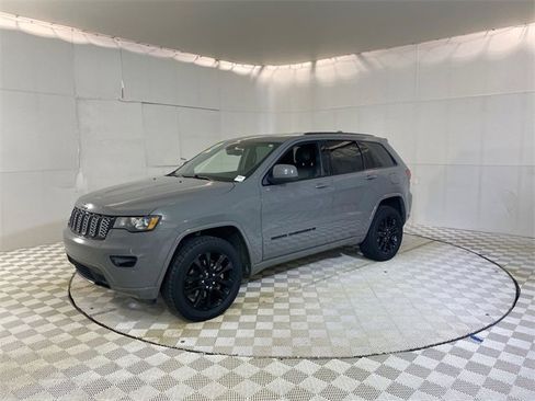 Used 2022 Jeep Grand Cherokee Laredo X image 20