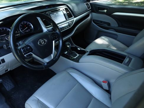 Used 2017 Toyota Highlander XLE image 29