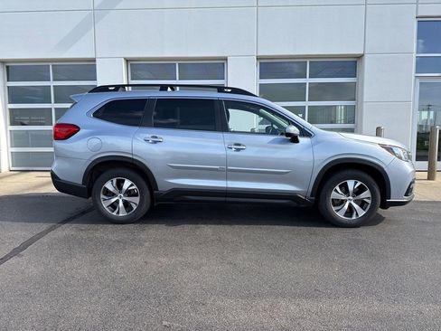 Used 2022 Subaru Ascent Premium w/ Convenience Package AWD/4WD image 3