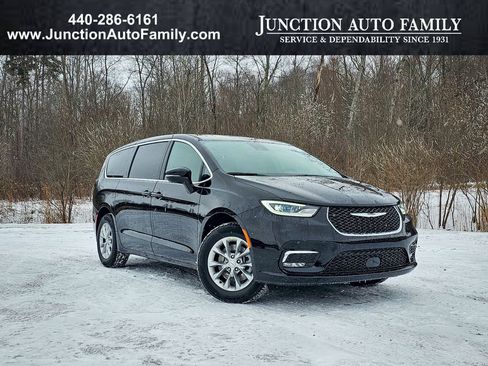 New 2026 Chrysler Pacifica Select FWD image 1