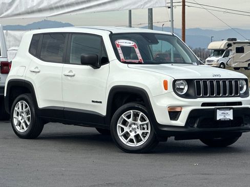 Used 2023 Jeep Renegade Latitude image 2