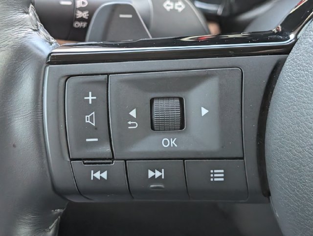 Used 2024 Nissan Pathfinder Platinum w/ Cargo Package FWD image 25