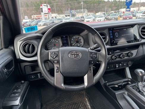 Used 2018 Toyota Tacoma TRD Sport w/ Technology Package image 10