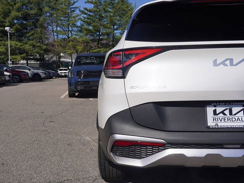 Used 2023 Kia Sportage LX image 13