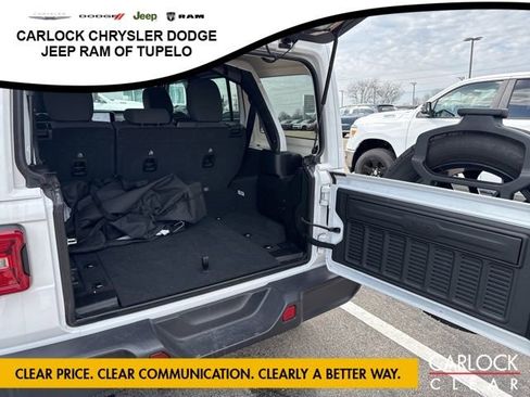 Used 2025 Jeep Wrangler Sahara image 32