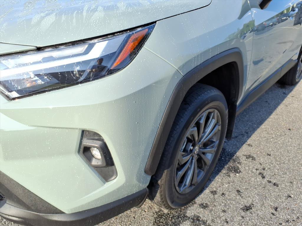 Used 2022 Toyota RAV4 XLE Premium AWD/4WD image 8