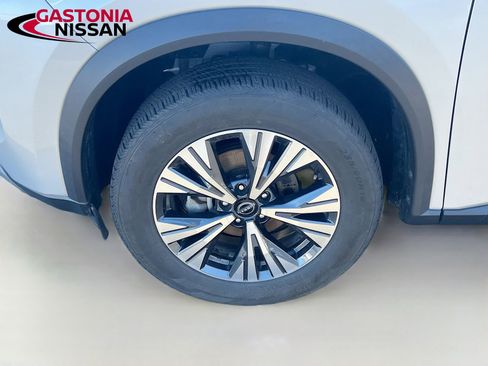 Used 2023 Nissan Rogue SV image 37