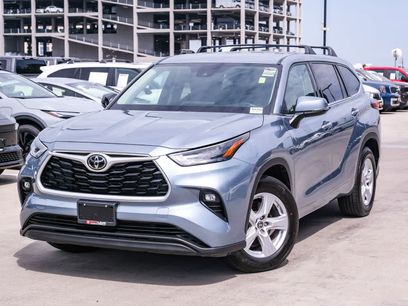 Used 2022 Toyota Highlander LE
