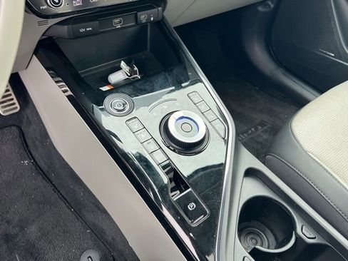 Certified 2024 Kia Niro Wave w/ Wave Preserve Package image 18