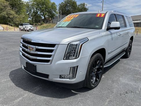 Used 2017 Cadillac Escalade ESV Luxury AWD/4WD image 40