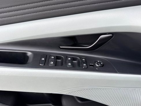 Used 2025 Hyundai Elantra Limited image 11