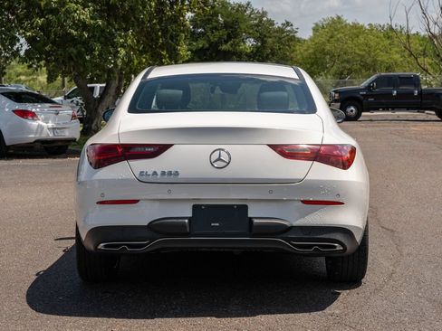 Used 2025 Mercedes-Benz CLA 250 image 4