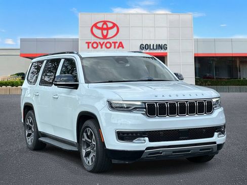 Used 2024 Jeep Wagoneer Series III AWD/4WD image 7