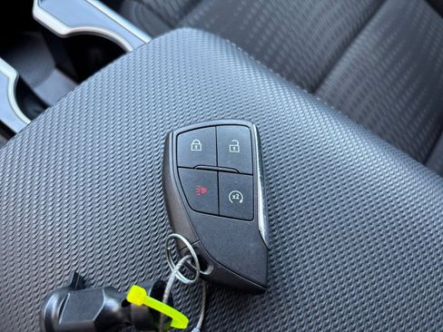 Used 2025 Chevrolet Equinox LT FWD image 21