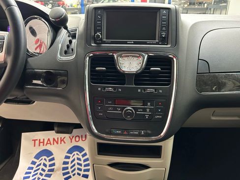 Used 2015 Chrysler Town & Country Touring FWD image 24