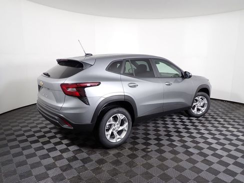 New 2026 Chevrolet Trax LS w/ LS Convenience Package FWD image 15